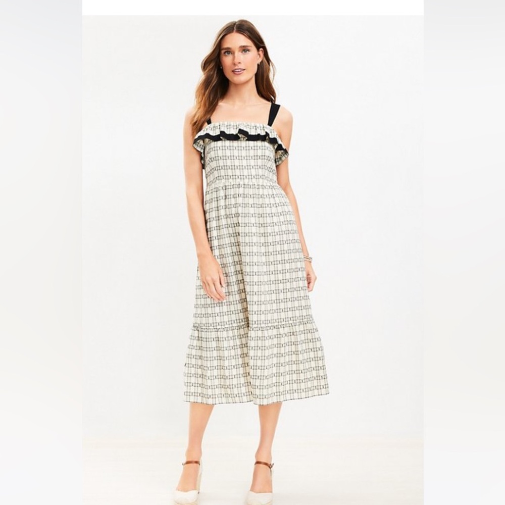Nicely maid cotton flowy dress. Zips in the back and has a lining.